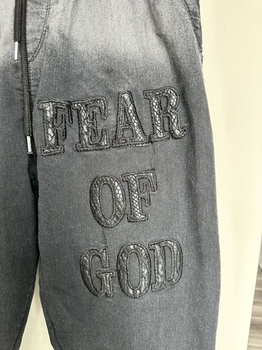 Fear of God Inspired Jogger Jeans Skull Graphic Streetwear Denim Faded Black Sz8 - Picture 4 of 13